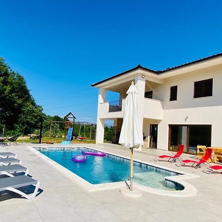 Villa Fluggi Near Labin Santalezi المظهر الخارجي الصورة